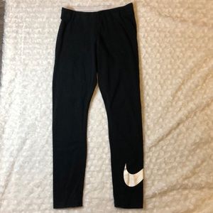 XS Nike logo swoosh capris